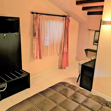 - Il Cavalluccio Marino Fronte Mare Bed & Breakfast