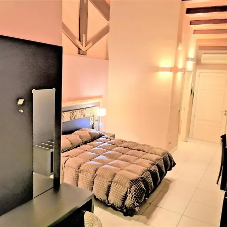 - Il Cavalluccio Marino Fronte Mare Bed & Breakfast 2*