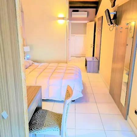 - Il Cavalluccio Marino Fronte Mare Bed & Breakfast Acireale