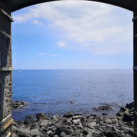 - Il Cavalluccio Marino Fronte Mare 2* Acireale