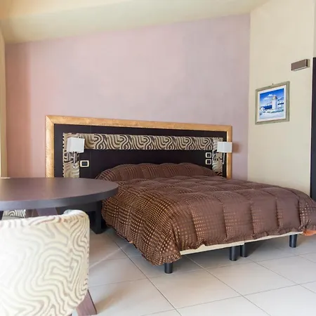 - Il Cavalluccio Marino Fronte Mare Bed & Breakfast